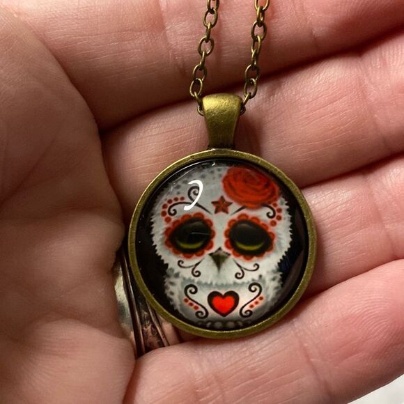 Sugar Skull Owl Necklace, Bronze Pendant,‎ Day of the Dead, Halloween, Red Rose - Picture 2 of 2